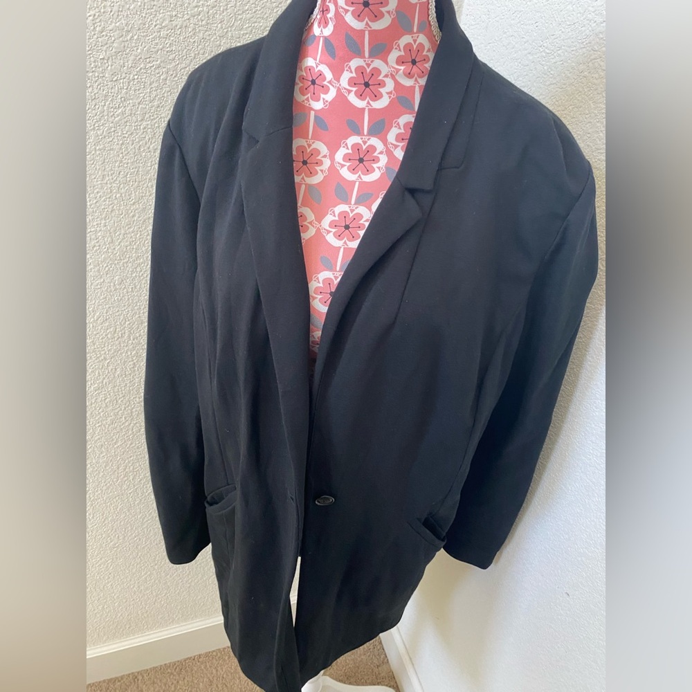 Chicos black blazer with geometric lining